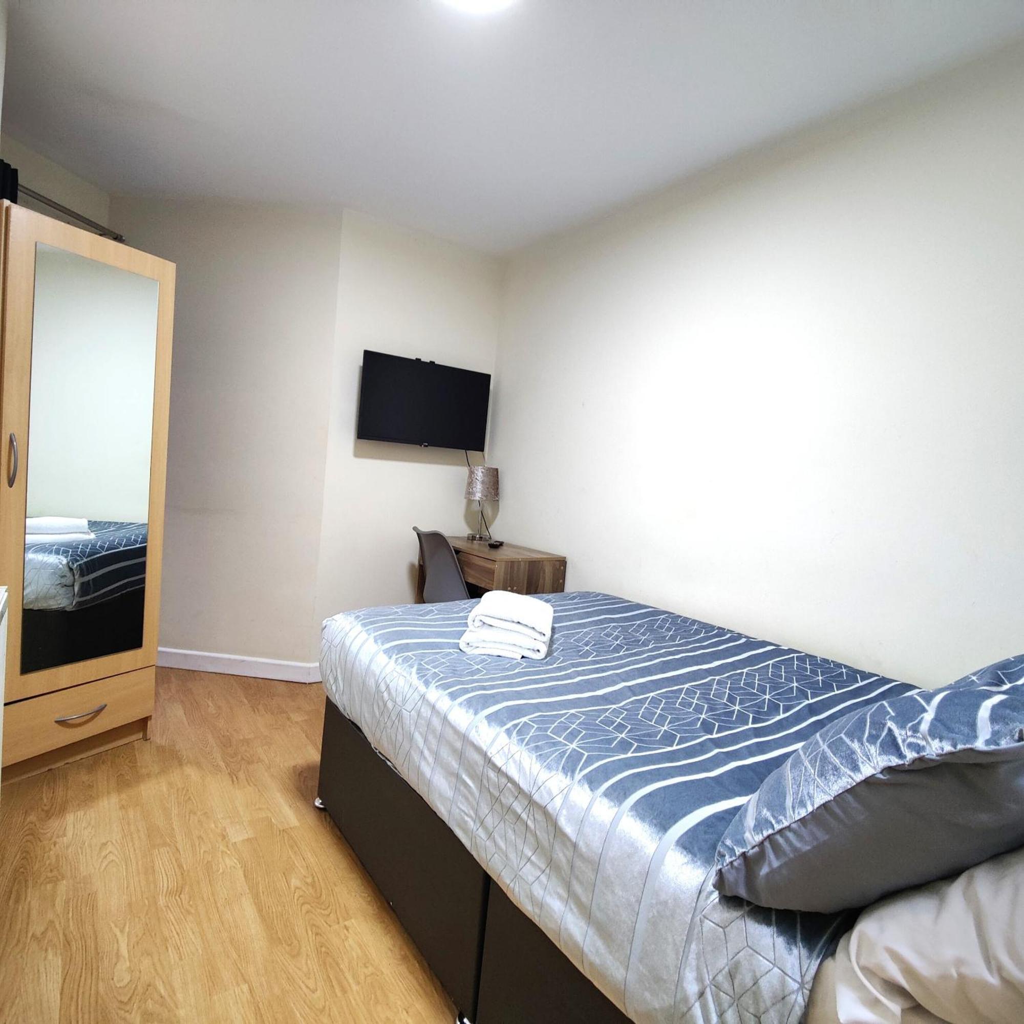 Liverpool City Centre Private Rooms Including Smart Tvs - With Shared Bathroom Екстер'єр фото