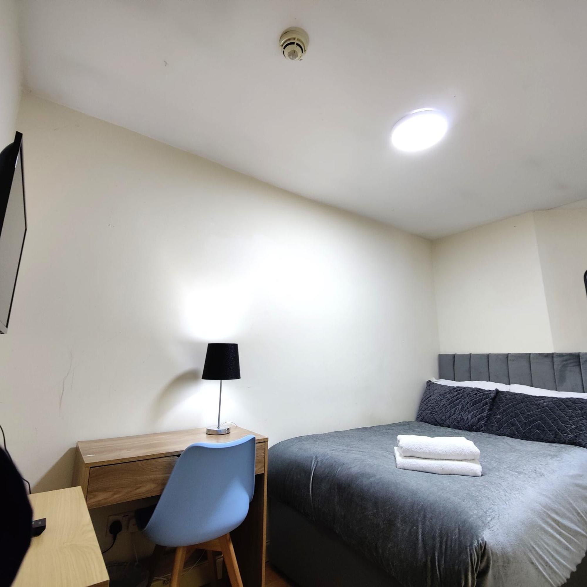 Liverpool City Centre Private Rooms Including Smart Tvs - With Shared Bathroom Екстер'єр фото